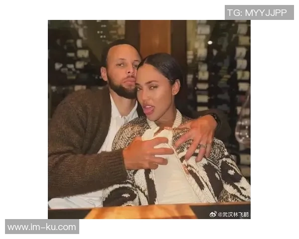 库里分享温馨家庭合照与六口之家共迎2026年幸福时刻